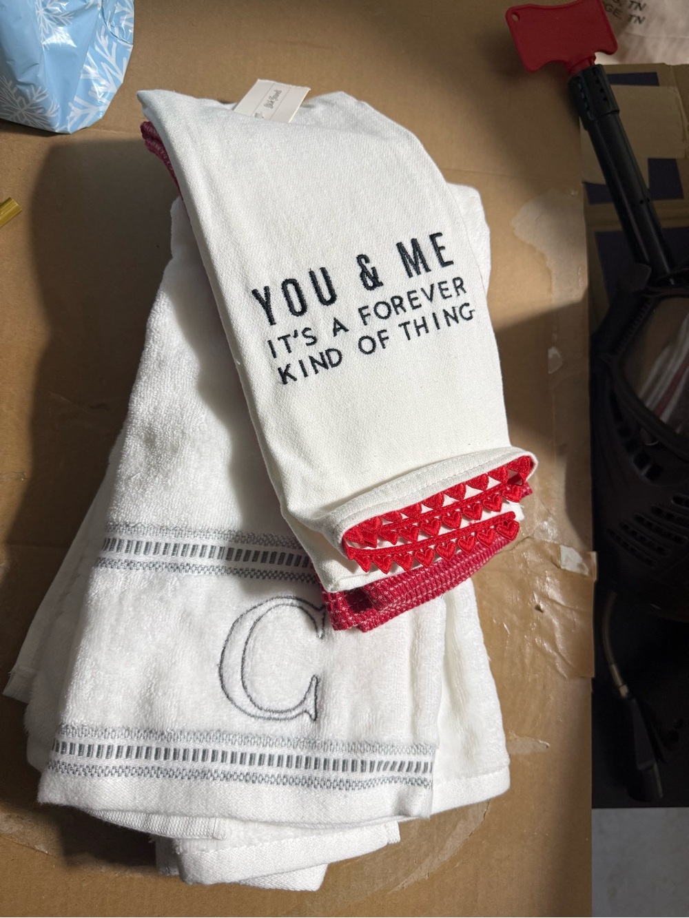 (4) never used hand towels